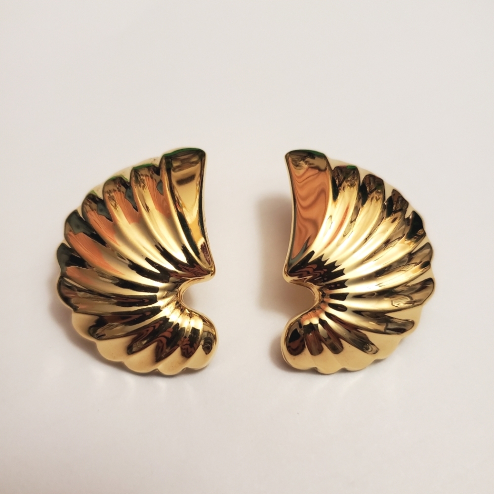 Napier - Vintage fluted shell style earrings with screw-back clip-on